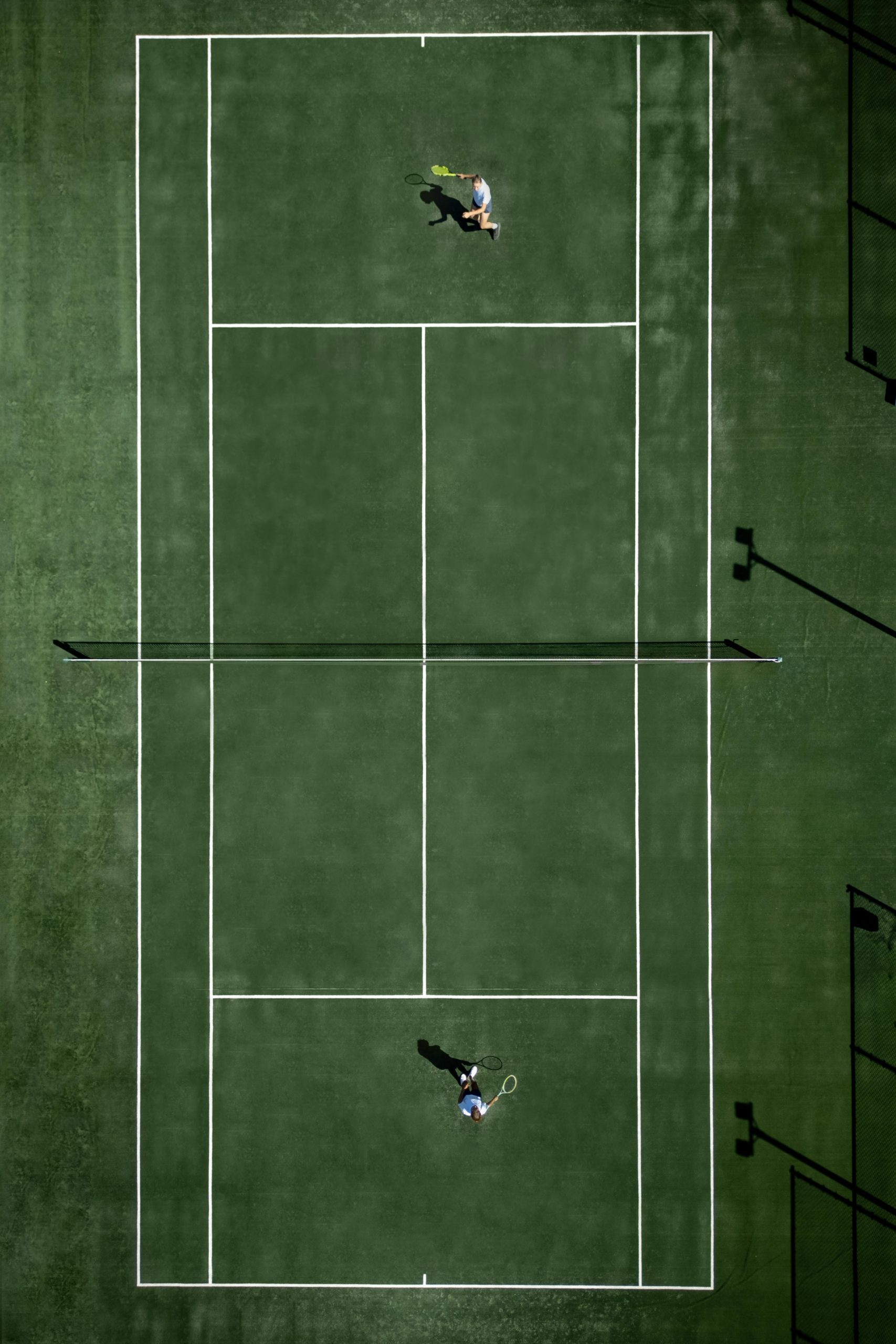 birds-eye-view of tennis court